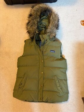 Penfield Olive Green Women’s Puffer Vest with Faux Fur Trimmed Hood